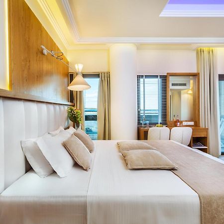 Porto Marine Hotel ปลาตาโมนาส ภายนอก รูปภาพ
