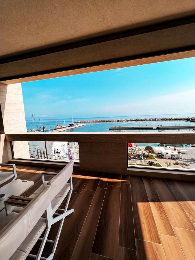 Porto Marine Hotel ปลาตาโมนาส ภายนอก รูปภาพ