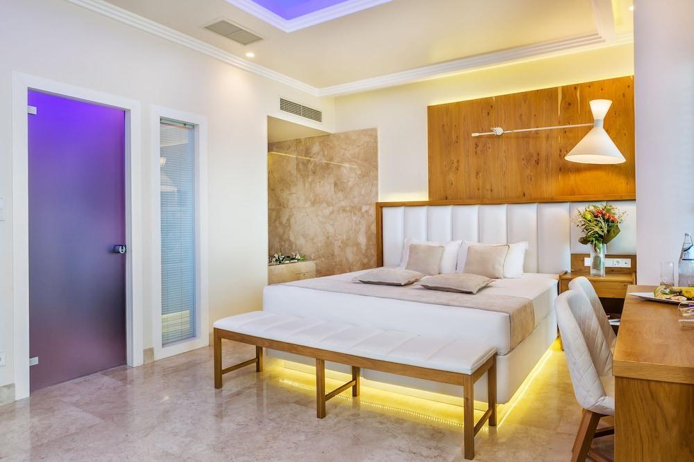 Porto Marine Hotel ปลาตาโมนาส ภายนอก รูปภาพ