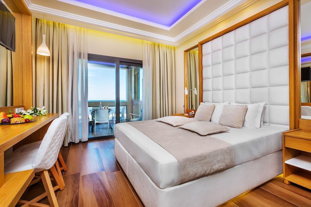 Porto Marine Hotel ปลาตาโมนาส ภายนอก รูปภาพ