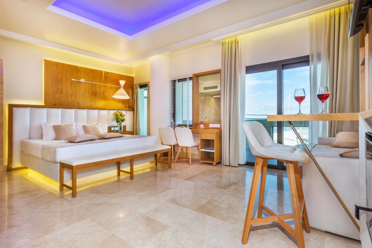 Porto Marine Hotel ปลาตาโมนาส ภายนอก รูปภาพ